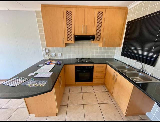2 BEDROOM TOWNHOUSE FOR SALE IN CHANCLIFF RIDGE